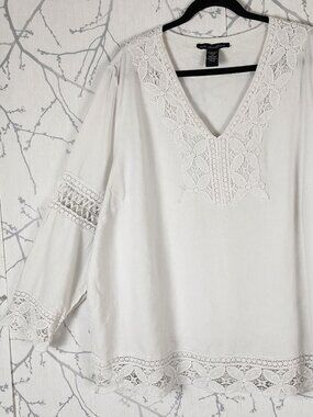 Ava Christine White Linen Blend Lace Crochet Trim V-Neck Top